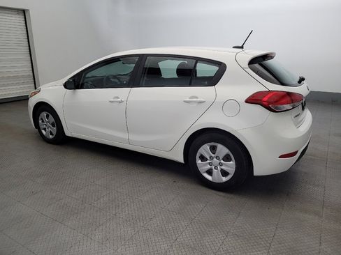 Used 2017 Kia Forte LX image 3