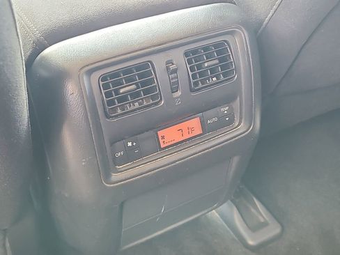 Used 2016 Nissan Pathfinder SV image 23