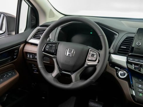 New 2026 Honda Odyssey Touring image 11