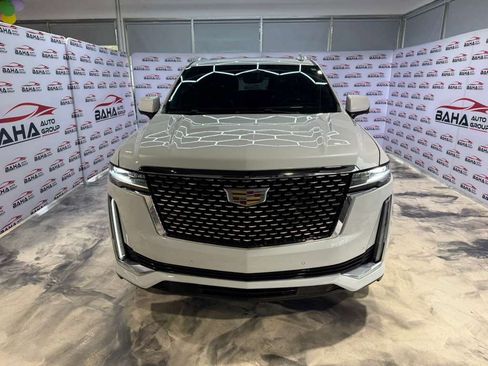 Used 2022 Cadillac Escalade ESV Premium Luxury AWD/4WD image 4