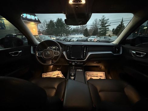 Used 2020 Volvo XC60 T6 Momentum image 21