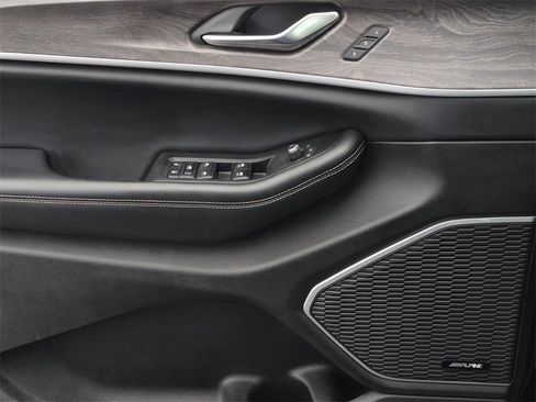 Used 2023 Jeep Grand Cherokee Limited w/ Black Appearance Package image 29