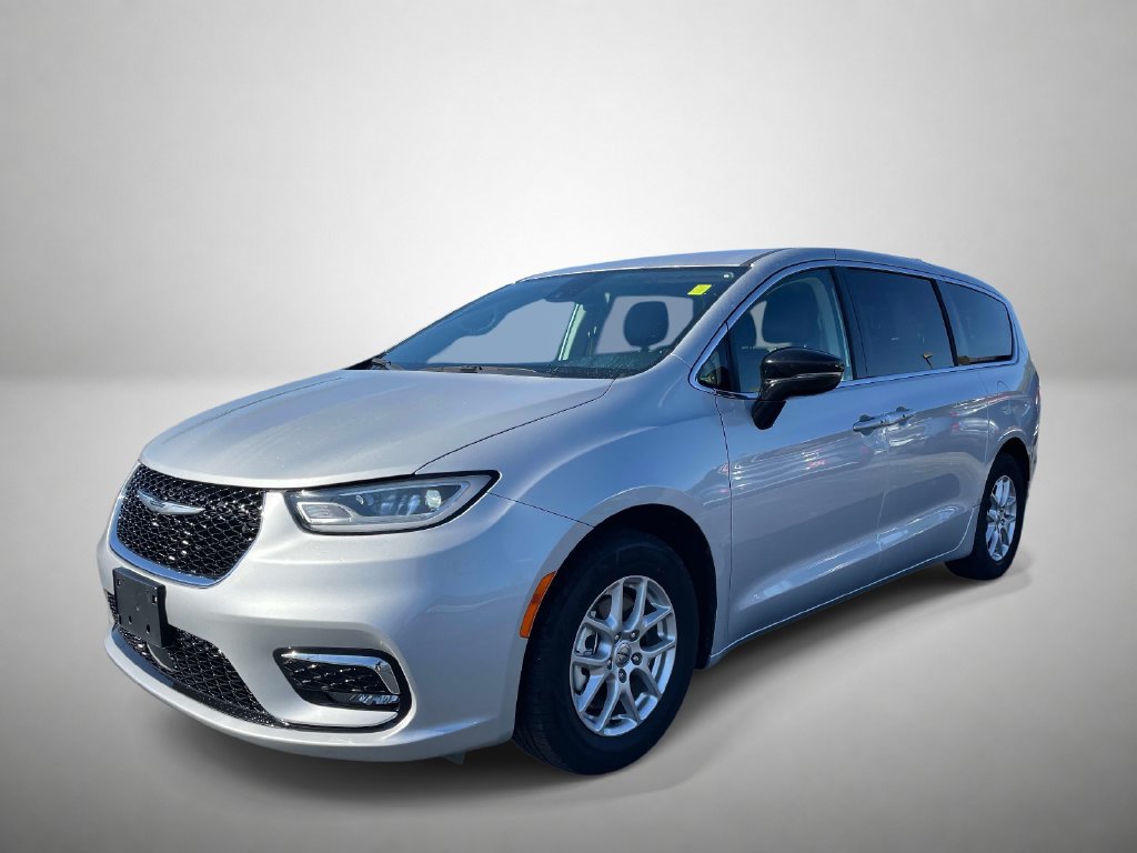 Used 2024 Chrysler Pacifica Touring-L FWD image 7