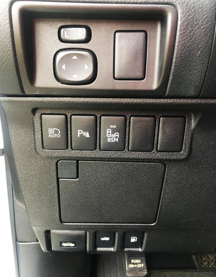 Used 2016 Lexus ES 350 w/ Luxury Package w/Wood Trim FWD image 24