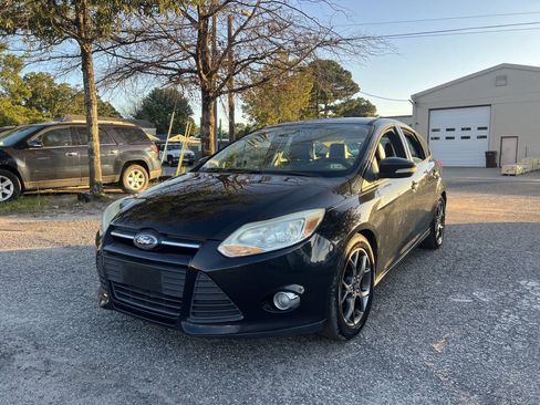 Used 2014 Ford Focus SE w/ Equipment Group 201A image 4