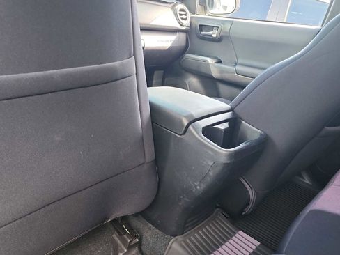 Used 2017 Toyota Tacoma TRD Off-Road image 22