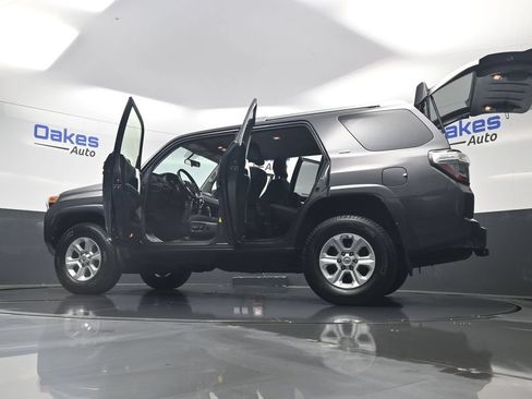 Used 2016 Toyota 4Runner SR5 AWD/4WD image 61