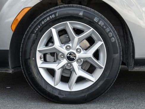 Used 2023 Kia Soul LX w/ LX Technology Package image 13