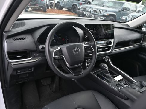 Used 2024 Toyota Grand Highlander FWD image 11