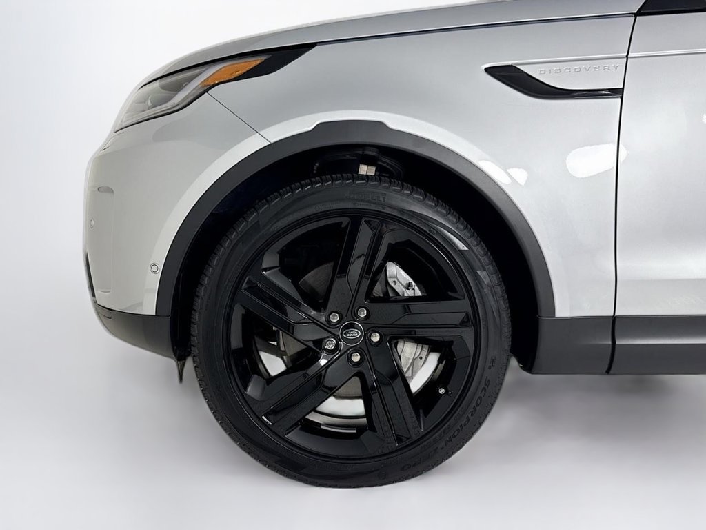 Used 2024 Land Rover Discovery S AWD/4WD image 26
