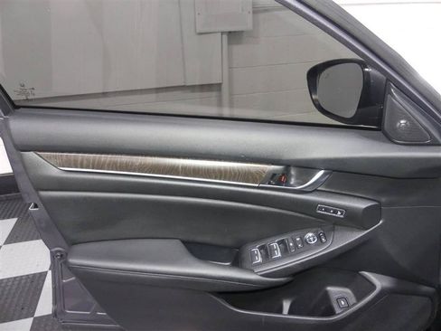 Used 2022 Honda Accord EX-L image 18