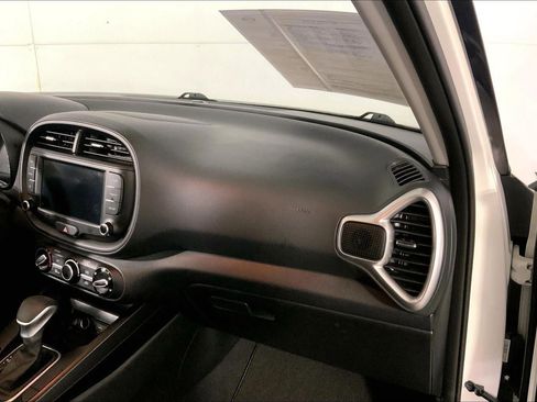 Certified 2025 Kia Soul LX FWD image 16