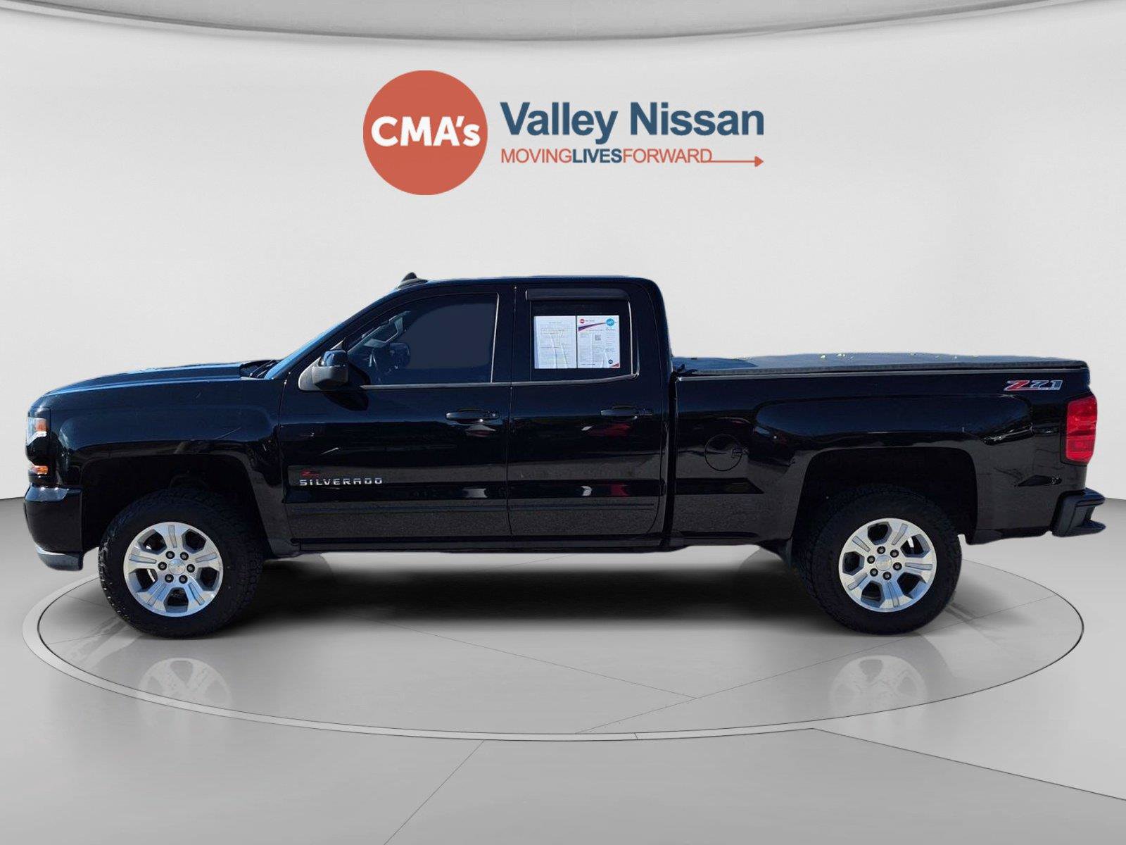 Used 2017 Chevrolet Silverado 1500 LT AWD/4WD image 2
