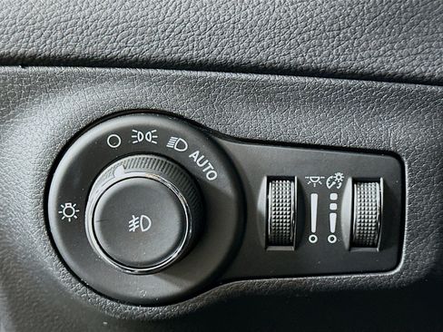 Used 2018 Jeep Compass Latitude w/ Popular Equipment Group image 16