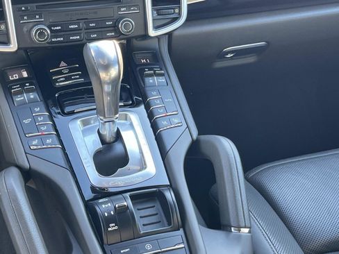 Used 2017 Porsche Cayenne Platinum Edition image 12