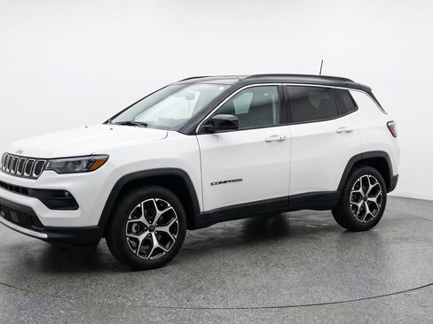 Used 2025 Jeep Compass Limited image 3