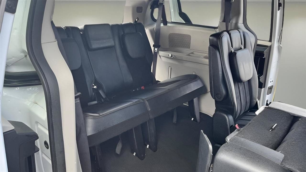 Used 2020 Dodge Grand Caravan SXT FWD image 18