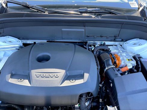 New 2026 Volvo XC90 T8 Plus w/ Protection Package Premier image 13