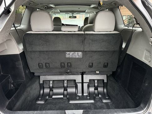 Used 2017 Toyota Sienna Limited image 25