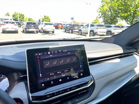 Used 2025 Jeep Compass Limited AWD/4WD image 17