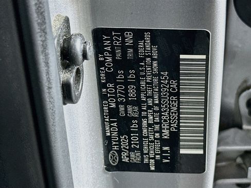 Used 2025 Hyundai Venue SEL FWD image 12