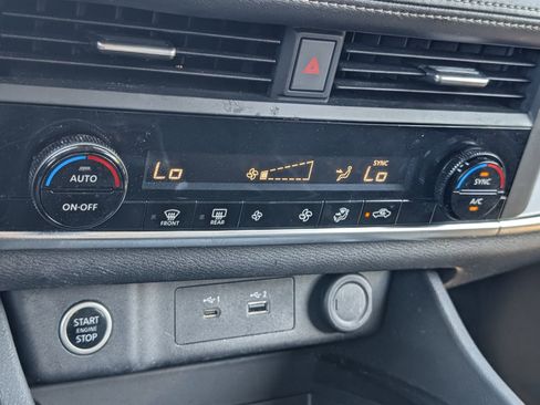 Used 2023 Nissan Rogue SV image 14