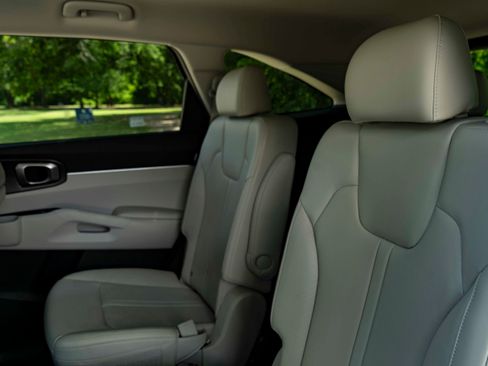 Used 2025 Kia Sorento EX FWD image 18