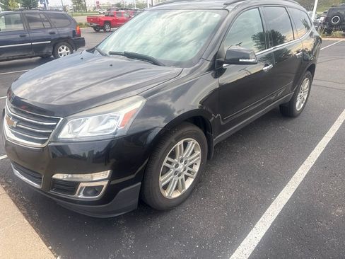 Used 2015 Chevrolet Traverse LT w/ Style and Technology Package FWD image 3