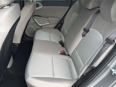 Used 2025 Kia Soul LX w/ LX Technology Package FWD image 11