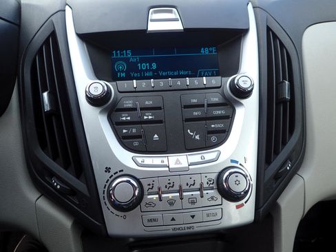 Used 2011 Chevrolet Equinox LT image 19