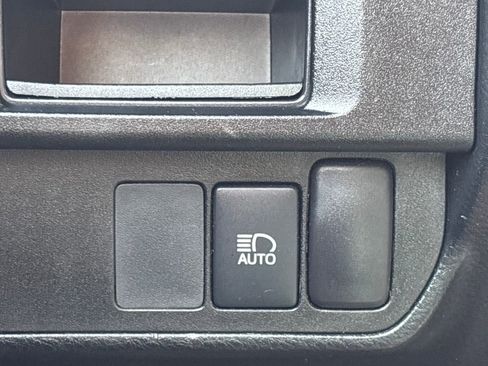 Used 2019 Toyota Tacoma SR5 w/ SR5 Appearance Package (SM) image 21