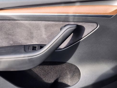 Used 2023 Tesla Model Y Long Range image 6