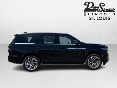New 2026 Lincoln Navigator Reserve AWD/4WD image 2