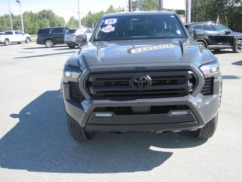 Used 2024 Toyota Tacoma SR5 AWD/4WD image 2