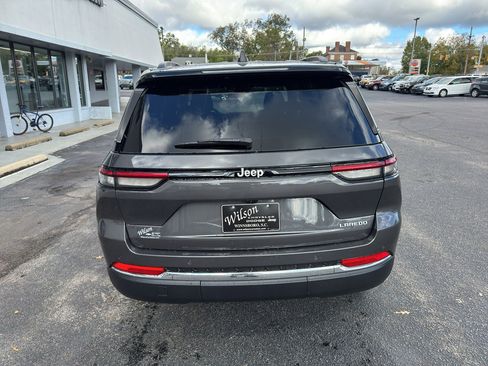 New 2025 Jeep Grand Cherokee Laredo image 8