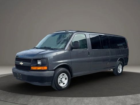 Used 2017 Chevrolet Express 3500 LS image 2