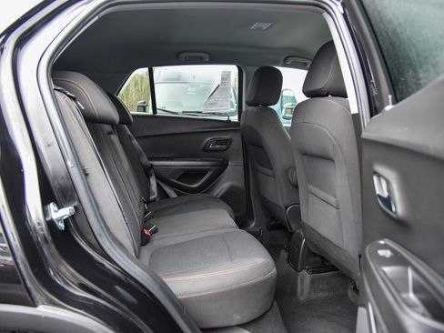 Used 2022 Chevrolet Trax LS w/ Tint and Cruise Package image 11