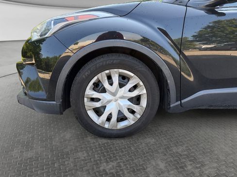 Used 2019 Toyota C-HR LE FWD image 9