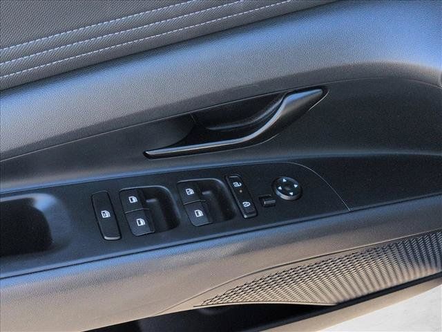 Used 2025 Hyundai Elantra Sport FWD image 11
