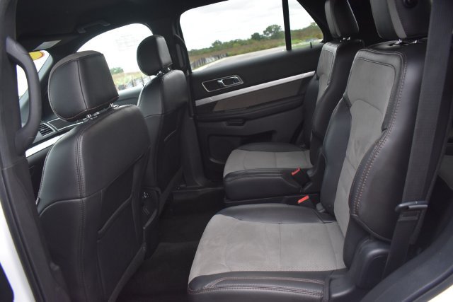 Used 2017 Ford Explorer XLT w/ Equipment Group 202A AWD/4WD image 20