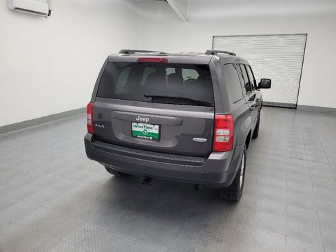 Used 2016 Jeep Patriot Latitude w/ Sun/Sound Group AWD/4WD image 7