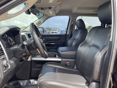 Used 2016 RAM 1500 Laramie RWD image 34