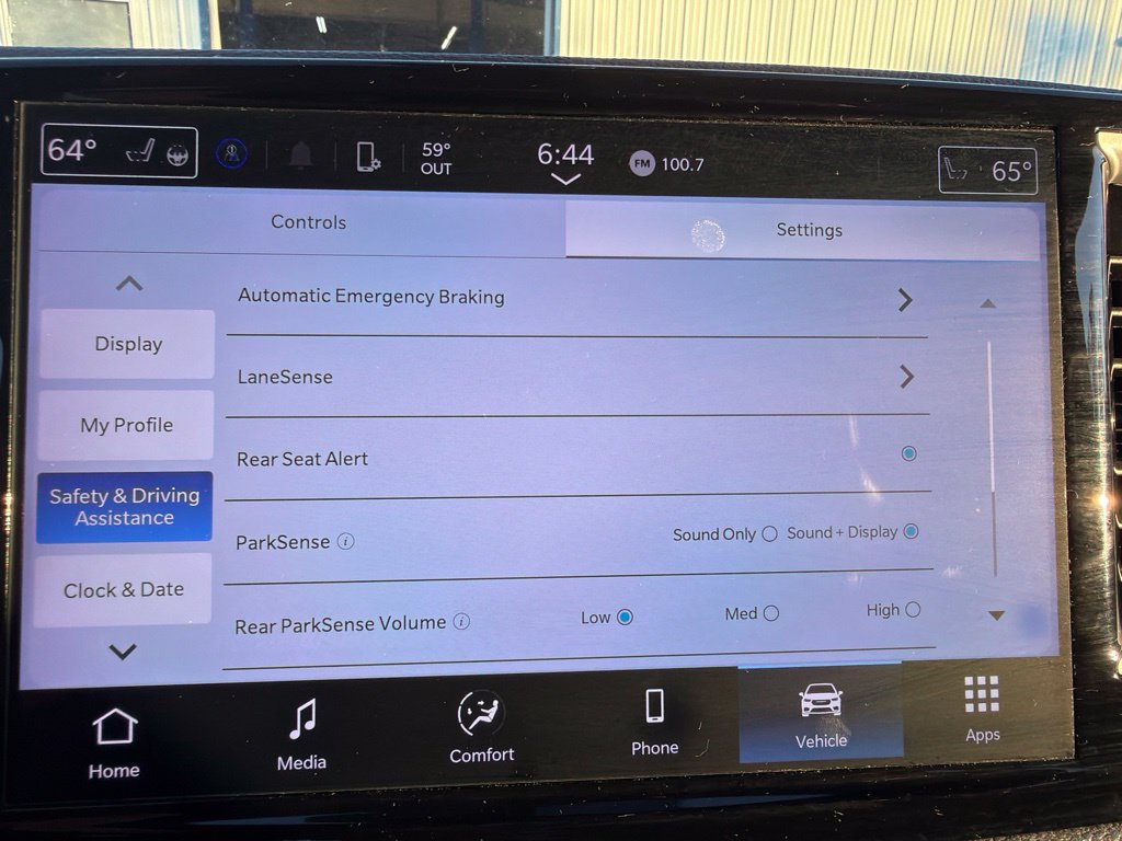 Used 2024 Chrysler Pacifica Touring FWD image 23