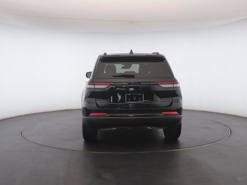 Used 2024 Jeep Grand Cherokee Limited w/ Black Appearance Package AWD/4WD image 21