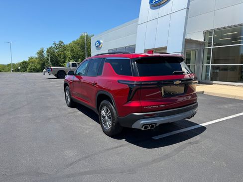 Used 2026 Chevrolet Traverse LT w/ Driver Confidence Package AWD/4WD image 8