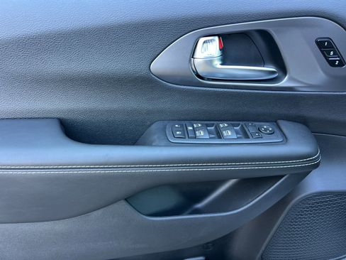 New 2026 Chrysler Pacifica Select image 11