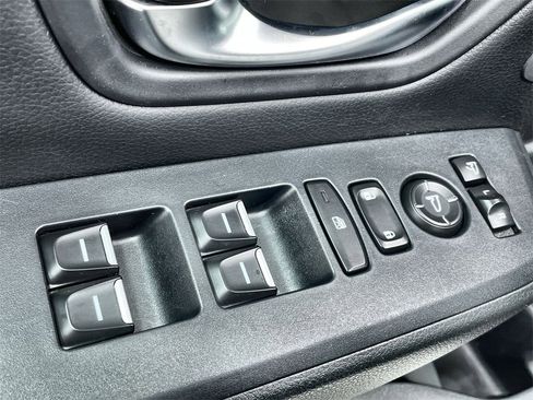 Used 2025 Honda Pilot TrailSport image 12