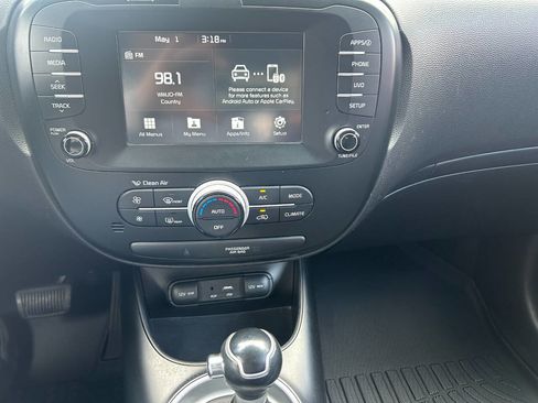 Used 2019 Kia Soul + FWD image 7