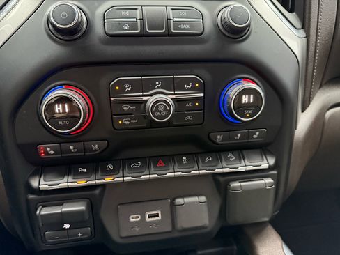 Used 2019 Chevrolet Silverado 1500 LTZ w/ LTZ Texas Edition image 33