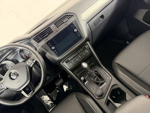 Used 2018 Volkswagen Tiguan SEL AWD/4WD image 15